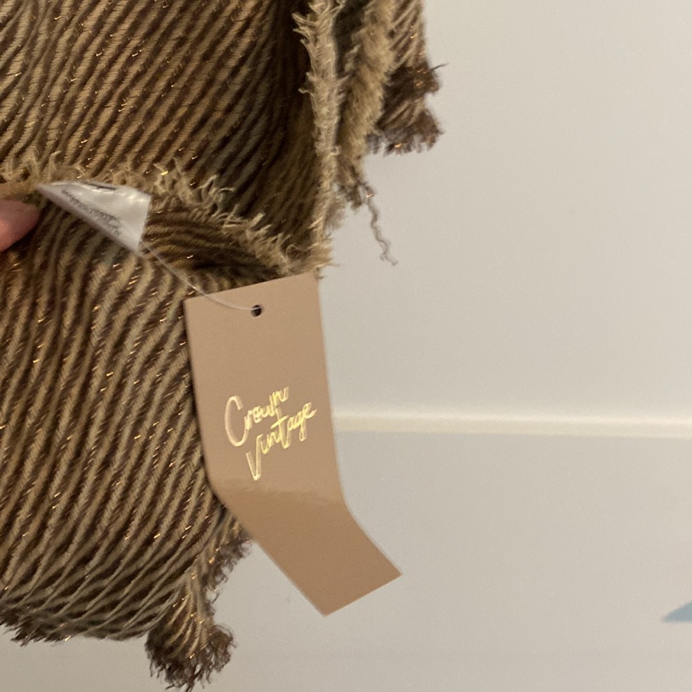 Gold thread fall scarf - Picture 5 of 6